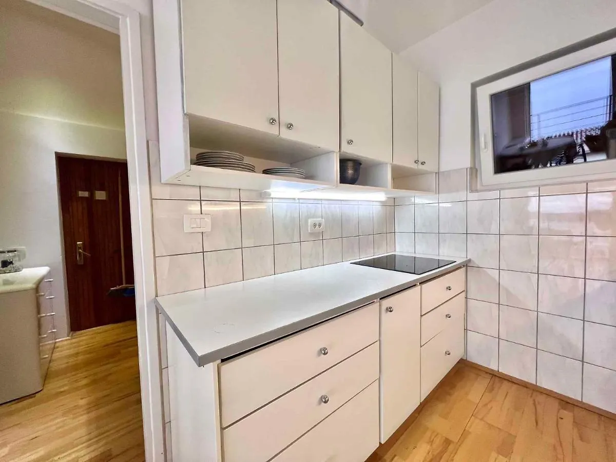 Apartment In Jadranovo 44637